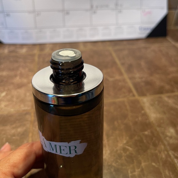 La Mer Black and Green Treatment Lotion for Luxurious Grooming - Picture 3 of 3